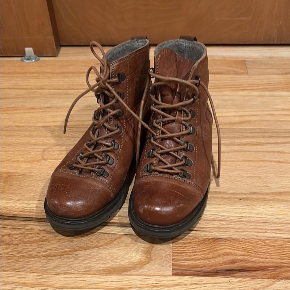 Ten Points Women’s lace up boots.